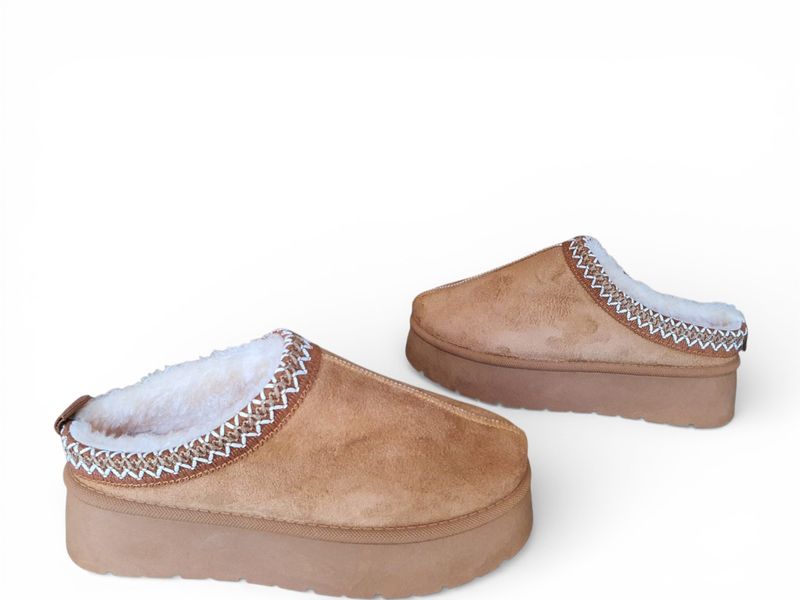 Womens Brown slider ugg boots