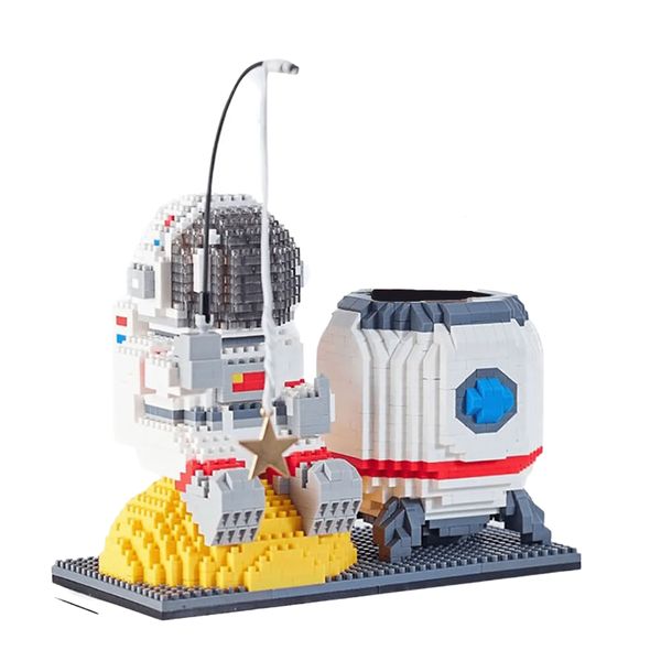 1588 Pieces Starfish Astronaut LED-Light With Pen Holder N06903