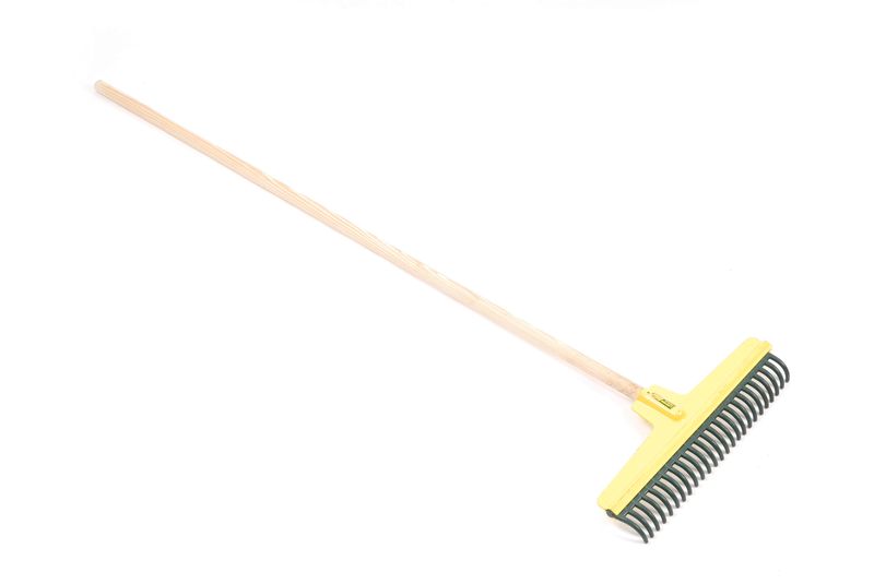 Lasher - Wood Shaft Lawn Rake - Rubber
