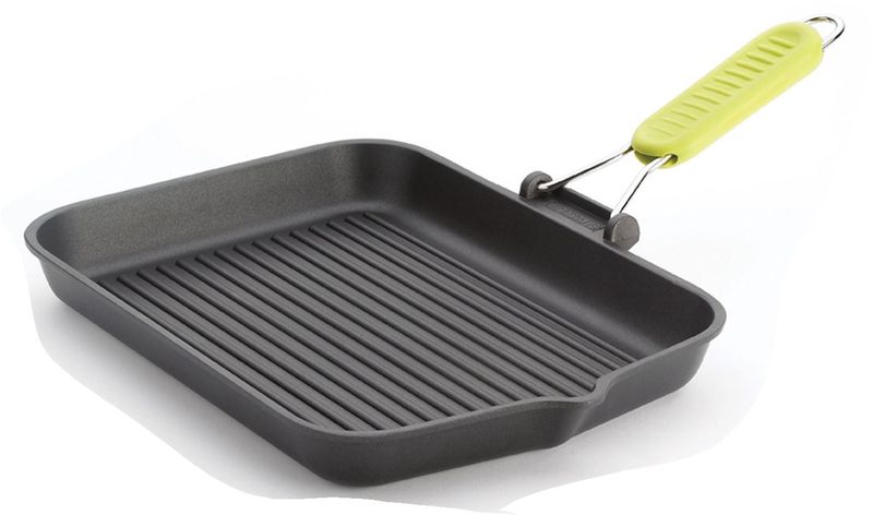 Risoli Saporelax grill pan with yellow silicone folding handle