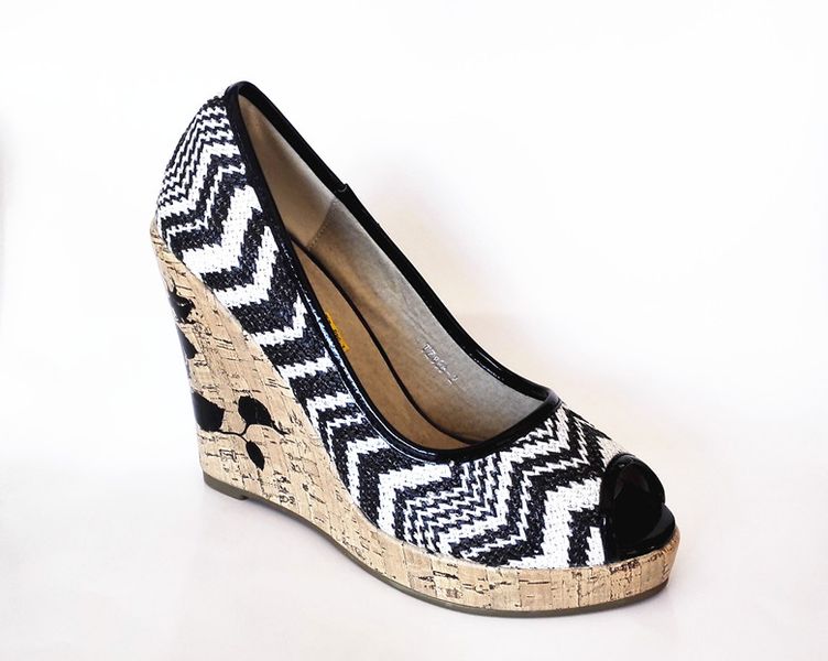 Lavanda Black Zigzag Weave Pattern Peep Toe Platform Wedges - (Size: 8)TZ88