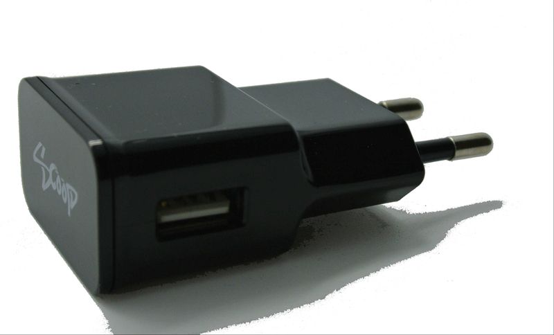 Scoop USB Travel Adaptor Universal - 1 Amp