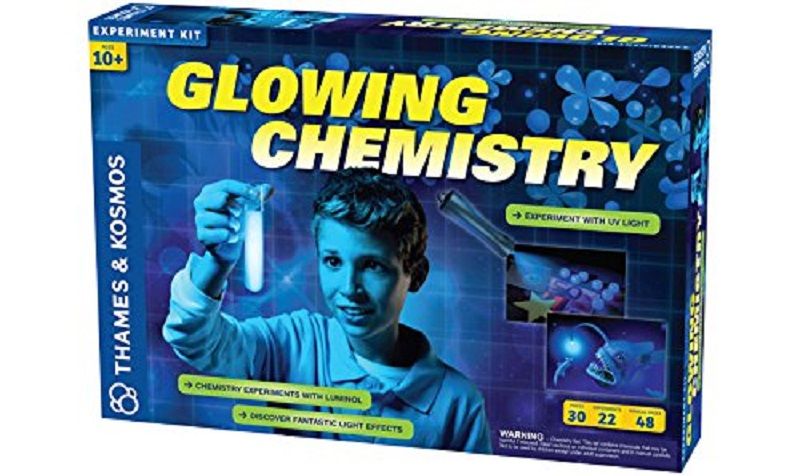 Glowing Chemistry [With Battery]