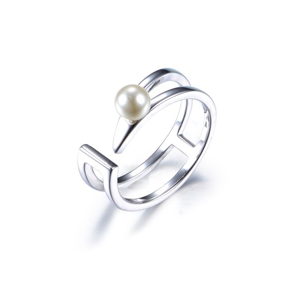 Dhia Silver V-Ring Made with Pearl from Swarovski