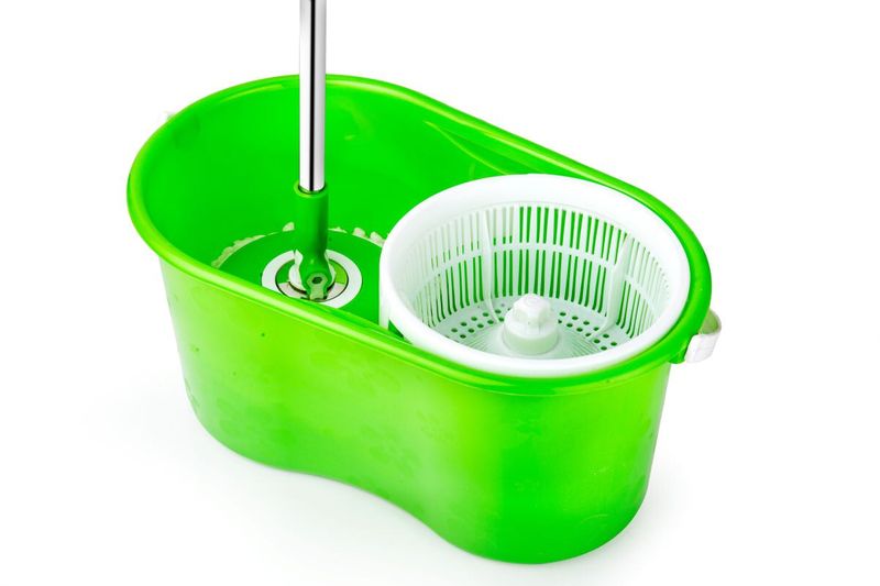 Rotating Spin Mop &amp; Bucket with 2 Microfiber Heads - Green