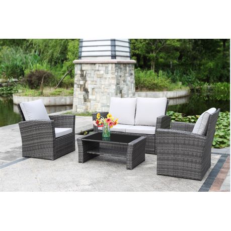 outdoor wicker patio