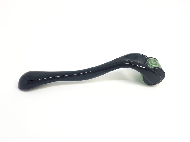 540 Titanium Derma Roller - Black &amp; Green (0.25m)
