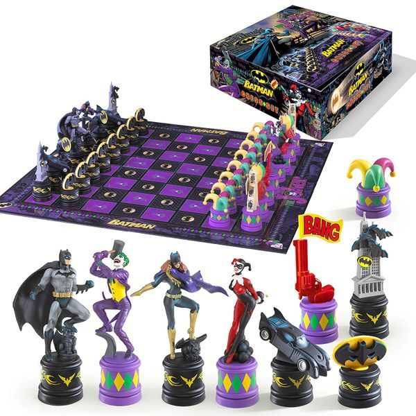 The Noble Collection: The Batman Chess Set (The Dark Knight vs The Joker) (Parallel Import)