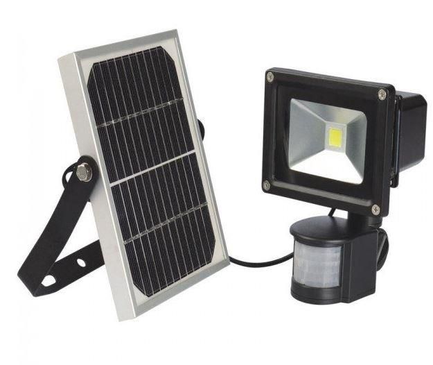 Solar Powered 10W LED Outdoor Flood Light - Day Night Sensor