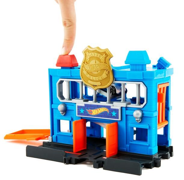 Hot Wheels City Downtown Play Set - Police Station Breakout