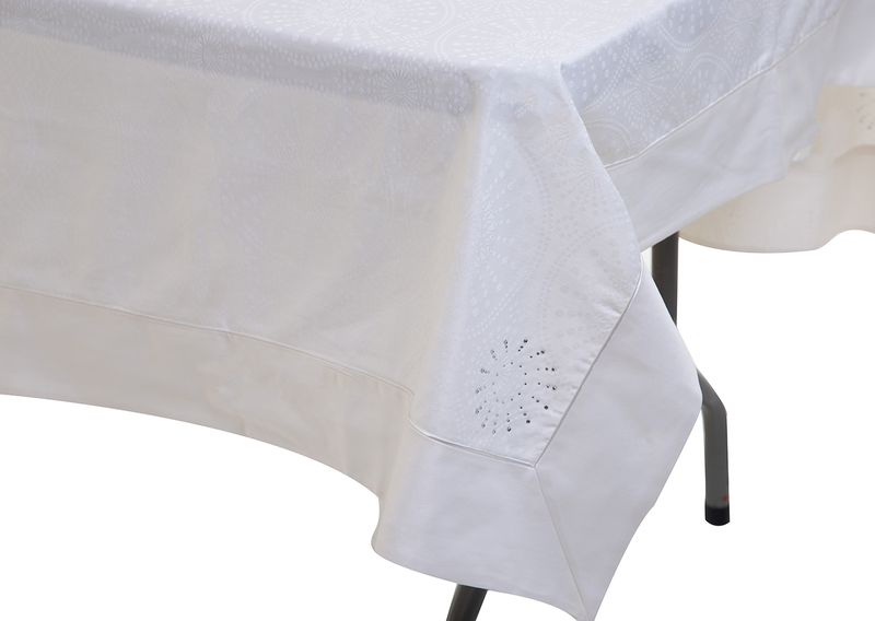 Cottonbox Gala Polycotton Reyna White w/Crystal - 6 Seater Tablecloth