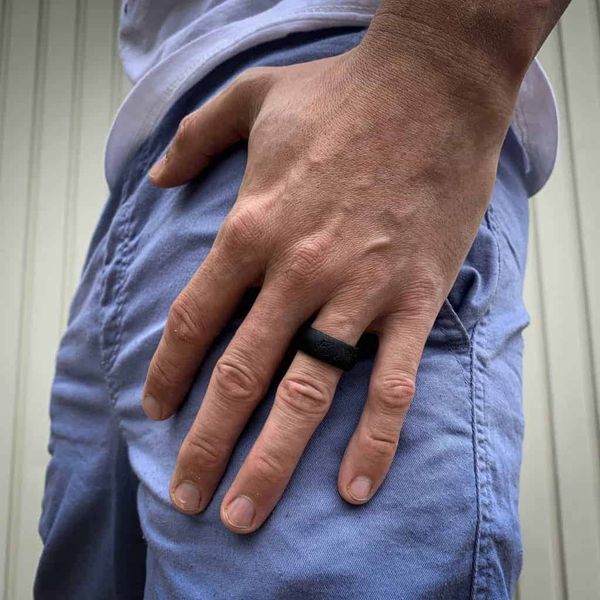 Botthms Black Silicone Wedding Ring