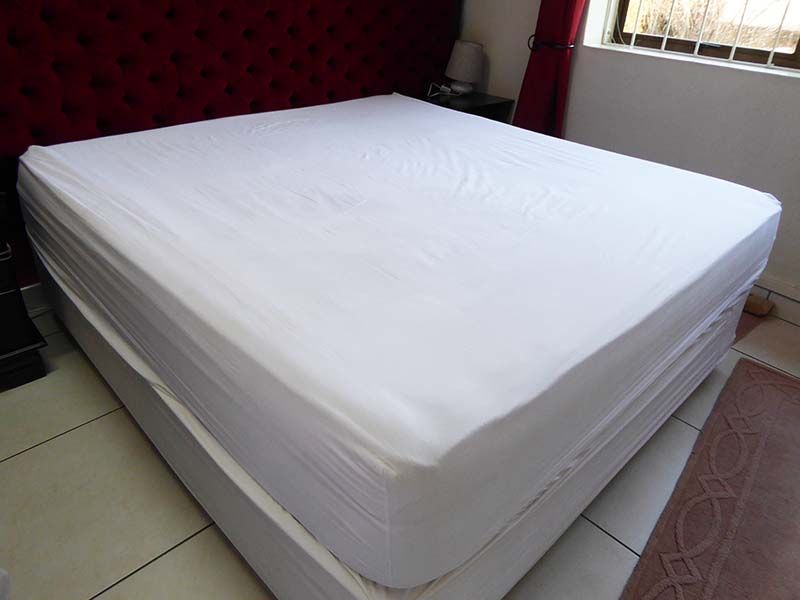 Rey's Fine Linen King Bed Fitted Sheet 300 TC White Extra Length & Depth Image